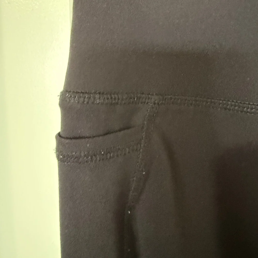 Livi‎ Active Leggings Women 14/16 Black Good Wicking 7/8 Lattice Detail Pocket